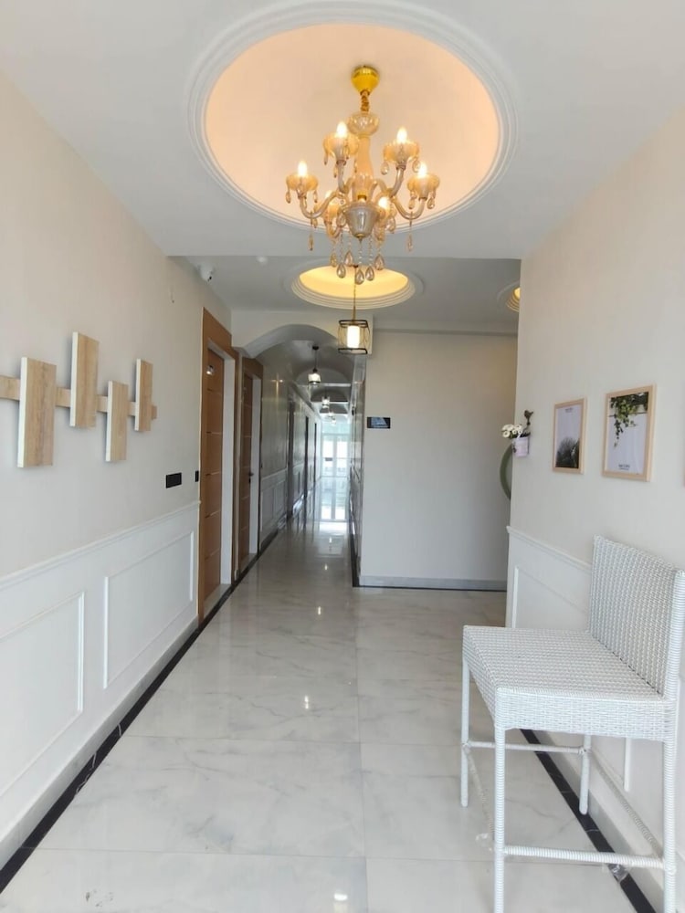 Hotel YJ Manor