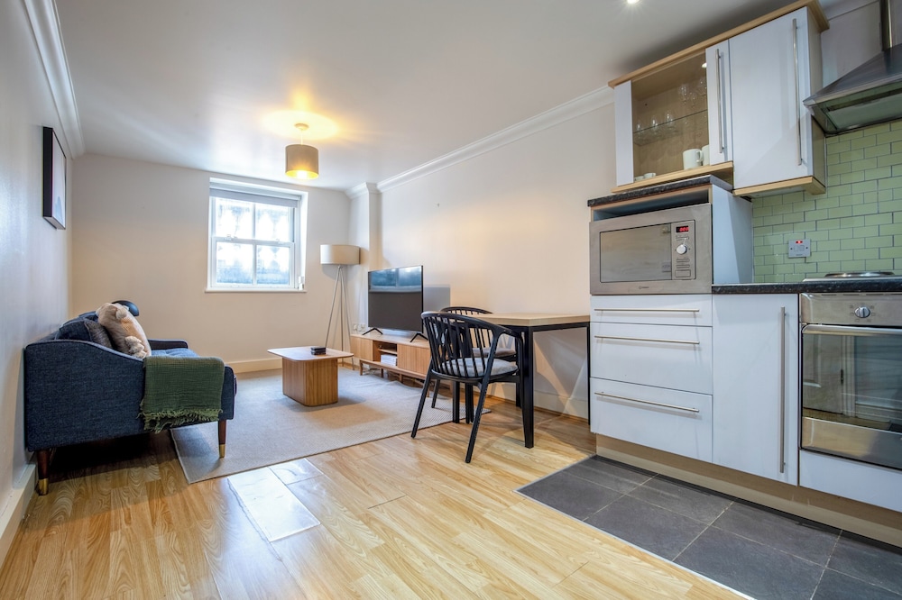 Kensington & Earls Court 1 bed Apartment - 4 Guest