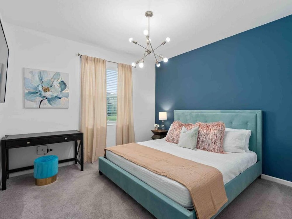 Super Blue- Sleeps 24 w Pool Movie Loft