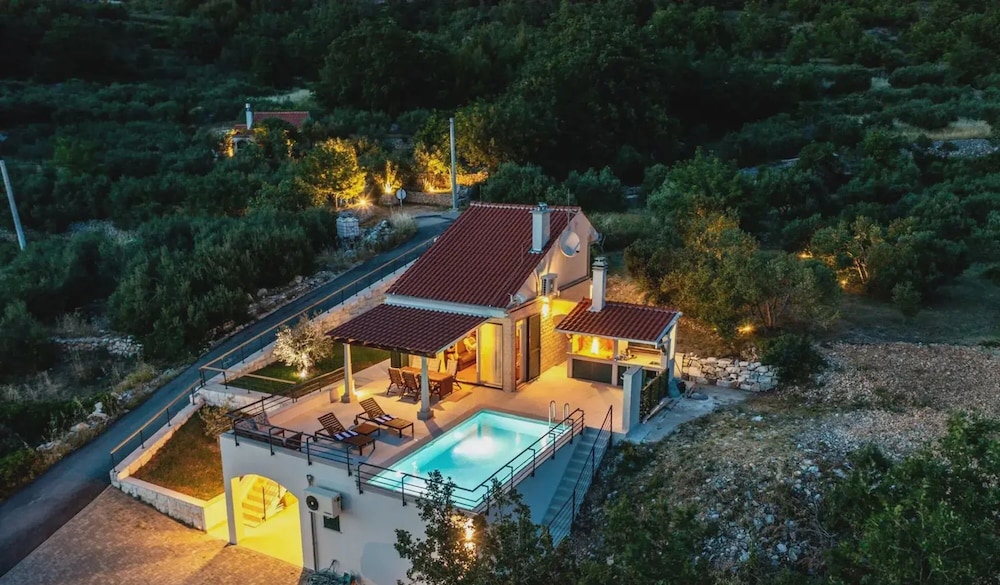 Villa Maslina Nearby Split - Crovillas