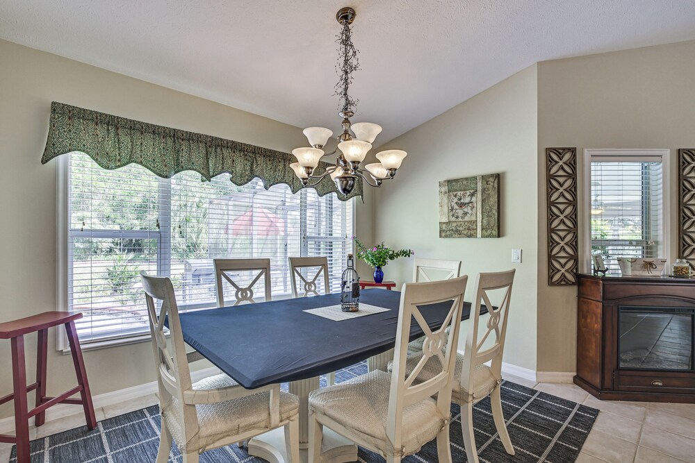 Dog-friendly Home, Lake Henderson Across Street!