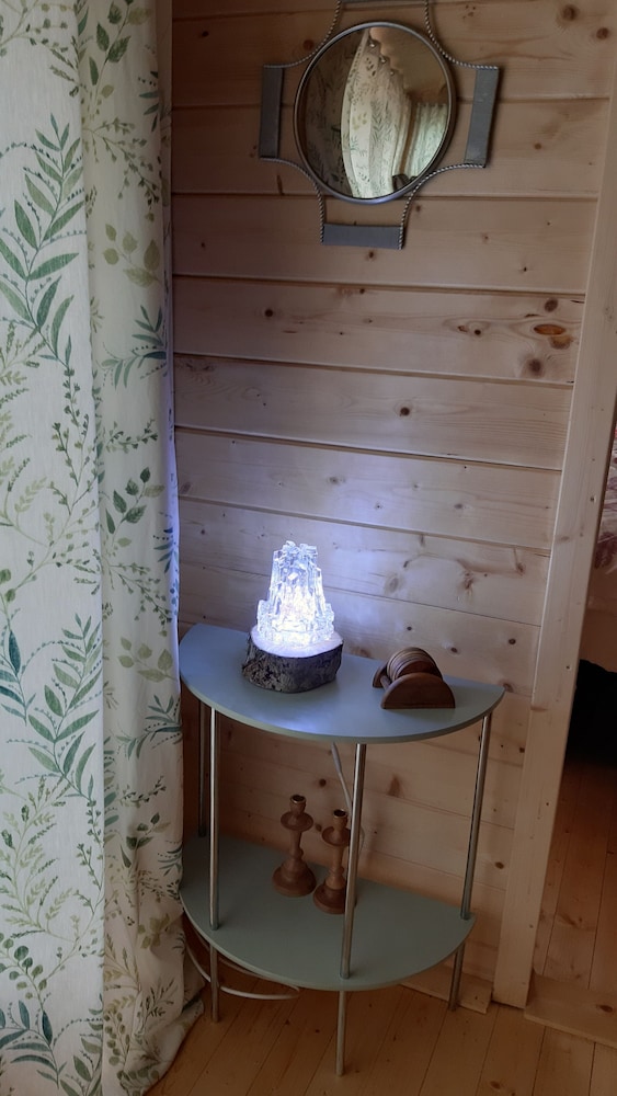 Off Grid 1-bed Cabin, Pets Ok, 20 Mins to Dunoon view 2