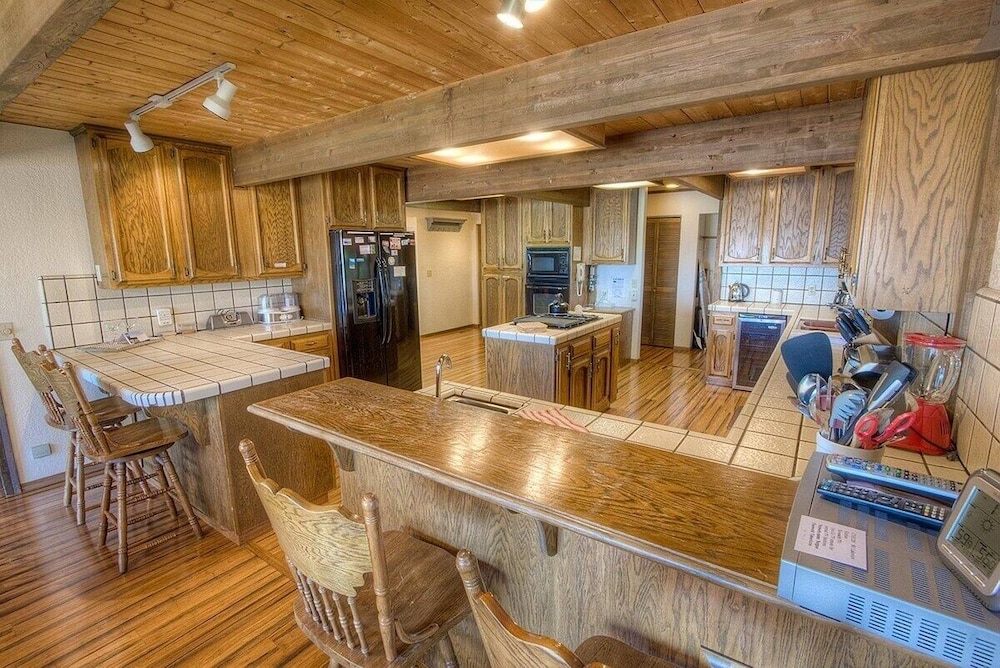 Cyh1281- Tahoe Acres 5 Bedroom Home