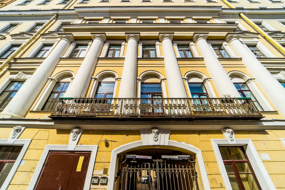 Hello apartments Admiralteysky