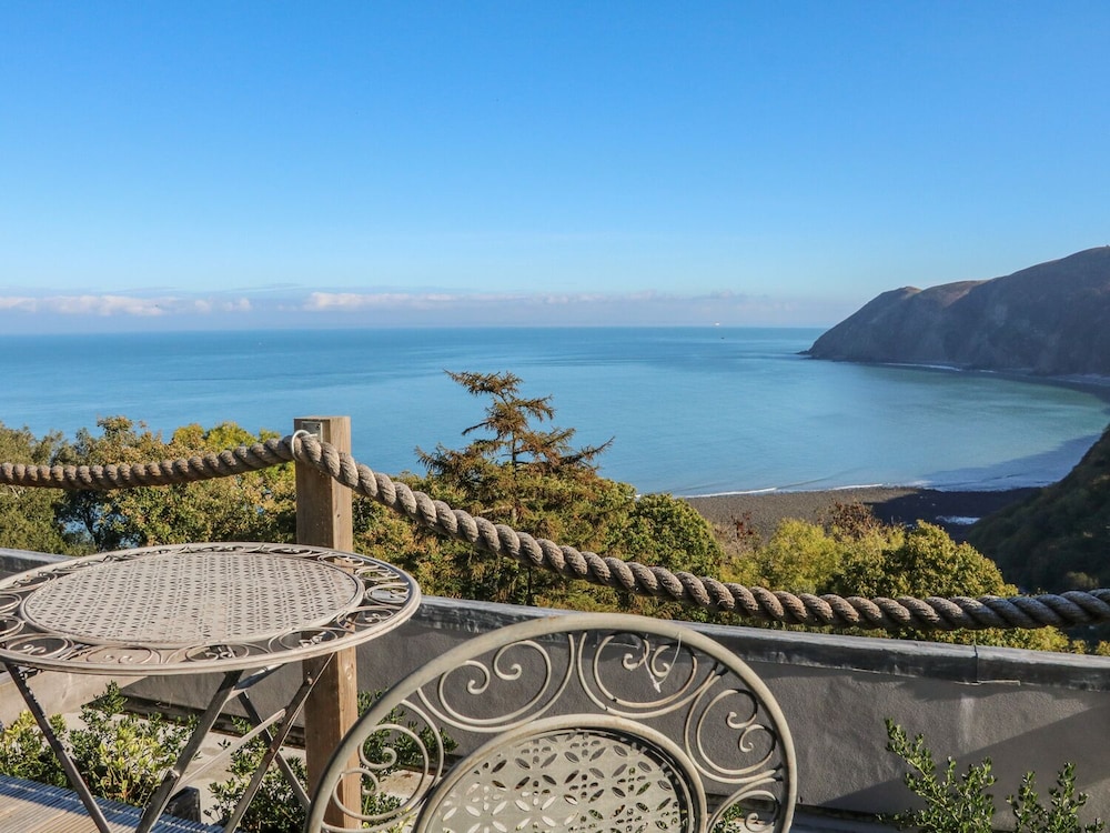 Lynton Vacations - C S Lewis Balcony - Property Image 10