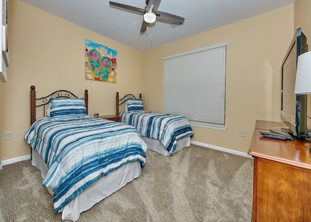 Bp223 4bedroom Condo With Pool View - Image 3