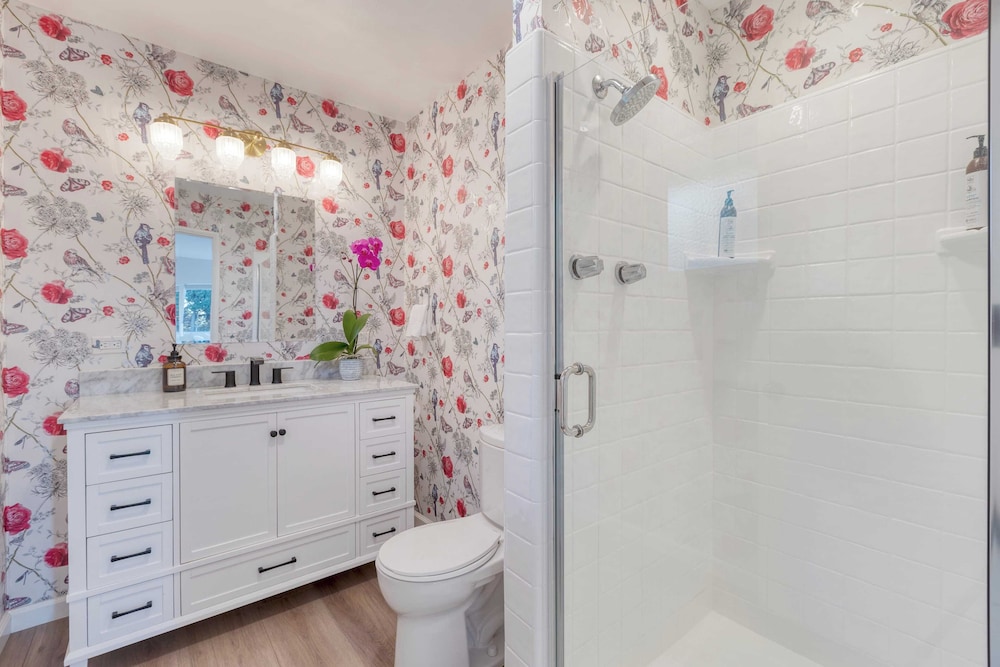 Hummingbird Haven by Avantstay Dog-friendly, Near the Beach, Huge Yard+hot Tub