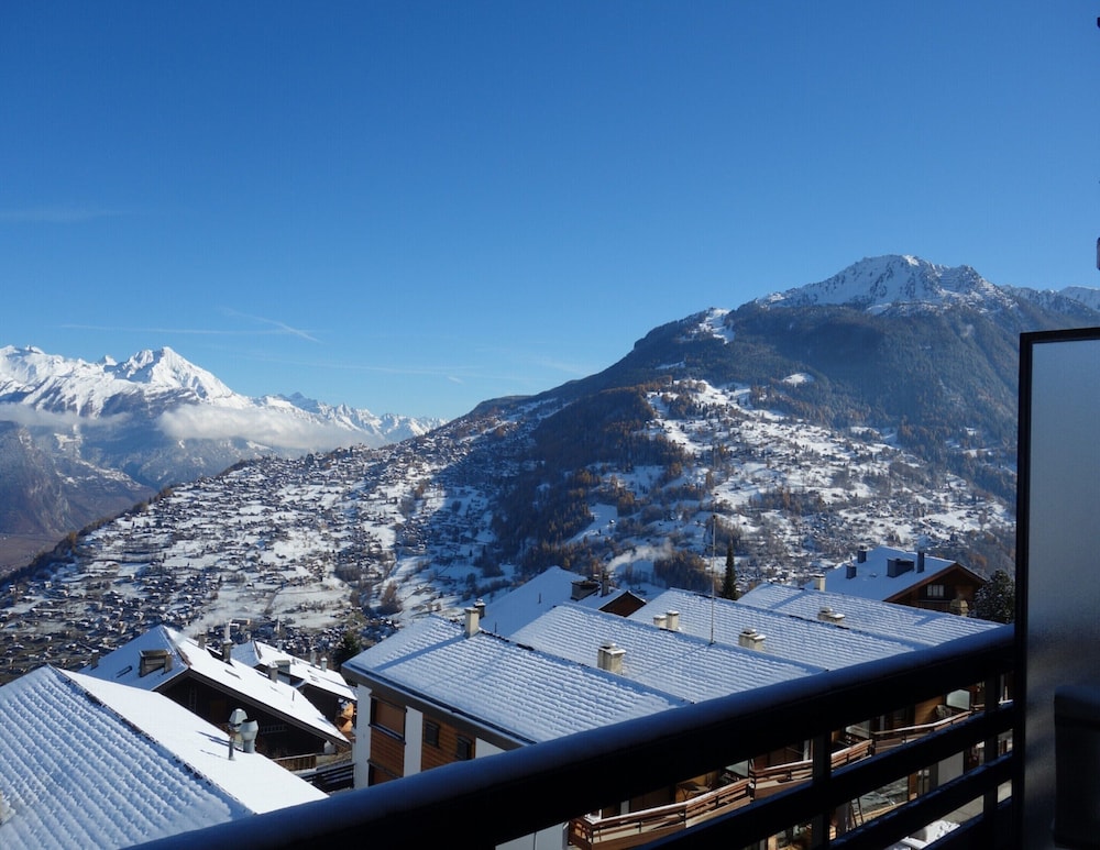 Apartment in Veysonnaz Near Ski Gondola