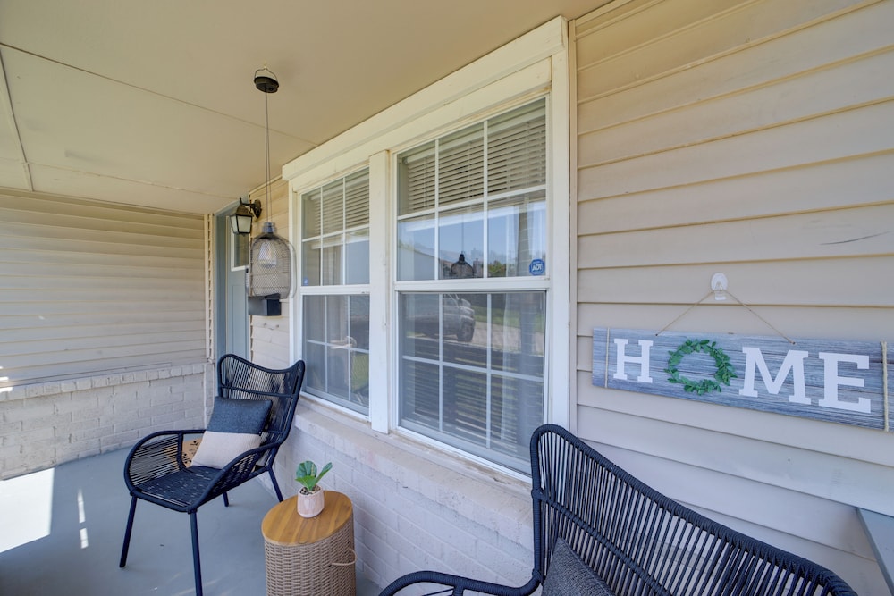 1 Mi to Tulsa Arts District: Home w/ Yard!