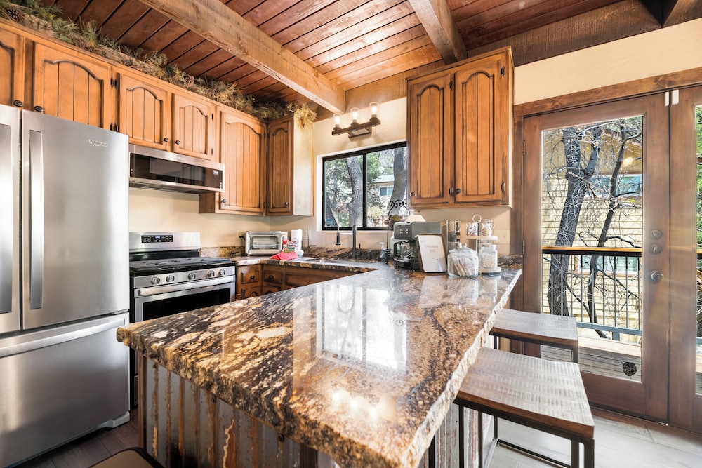 Modern Moonridge Manor view 4