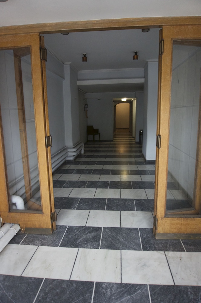 Big Central Metro Station Apartment 1