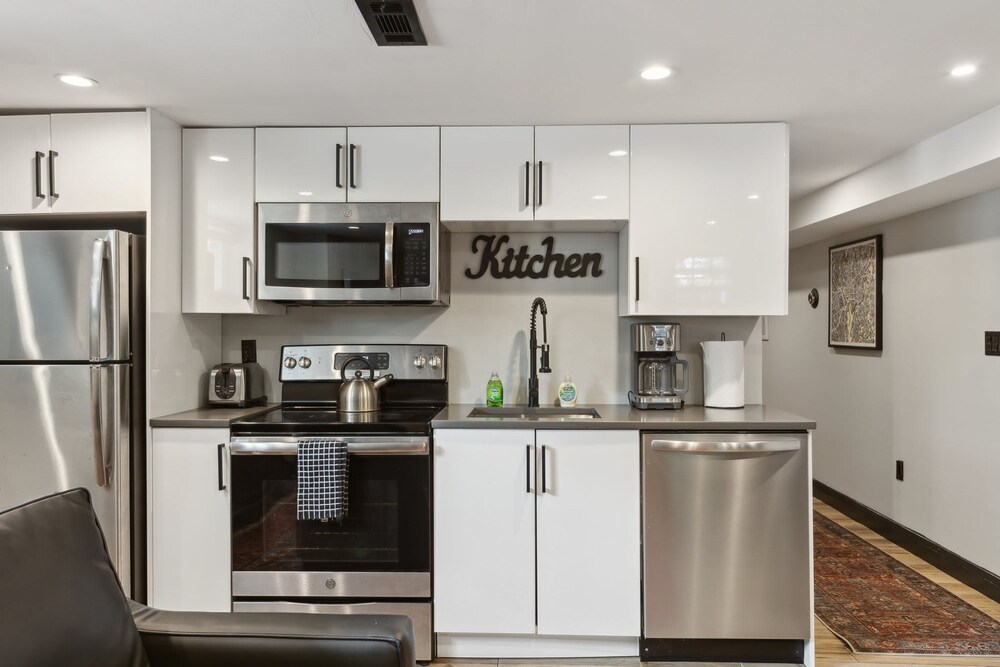 Charming 2BR Townhouse Condo in Heart of DC