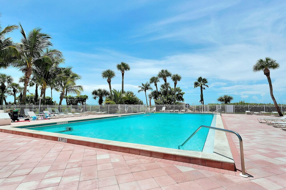 Sunny Beachfront Condo With Pool and Sw-facing Balcony