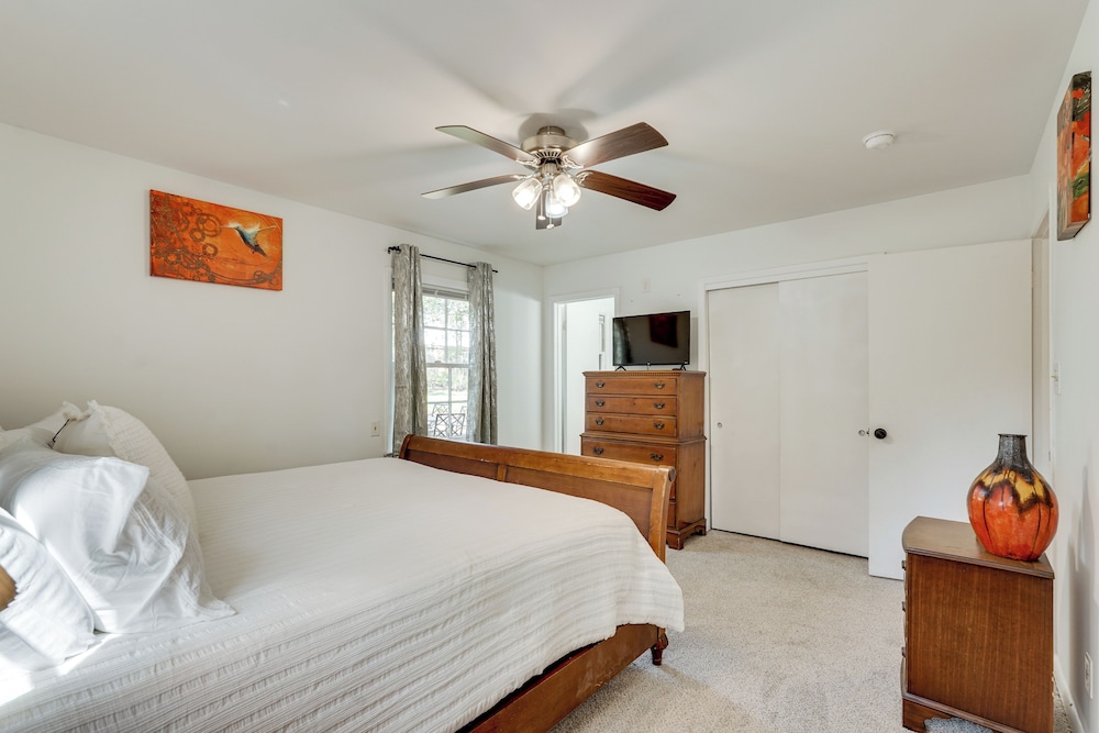 Group Getaway w/ Fenced Yard & Pool Table in Wrens