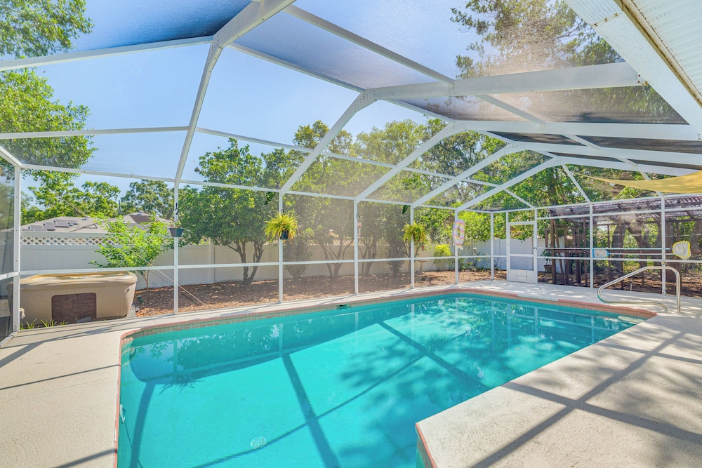 Private Pool & Lanai: Spring Hill Oasis