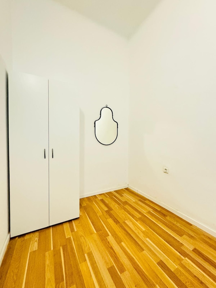 Comfortable 2BR Retreat Near Stadthalle