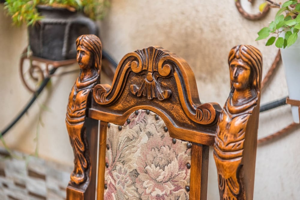 Kanuni - Authentic Albanian House