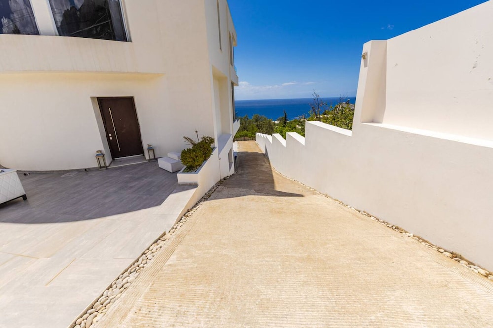 Villa Belle Azure in Gjilek