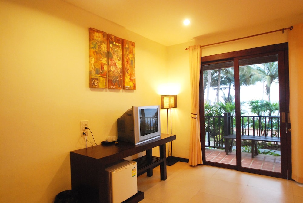 Bansaithong Beach Resort