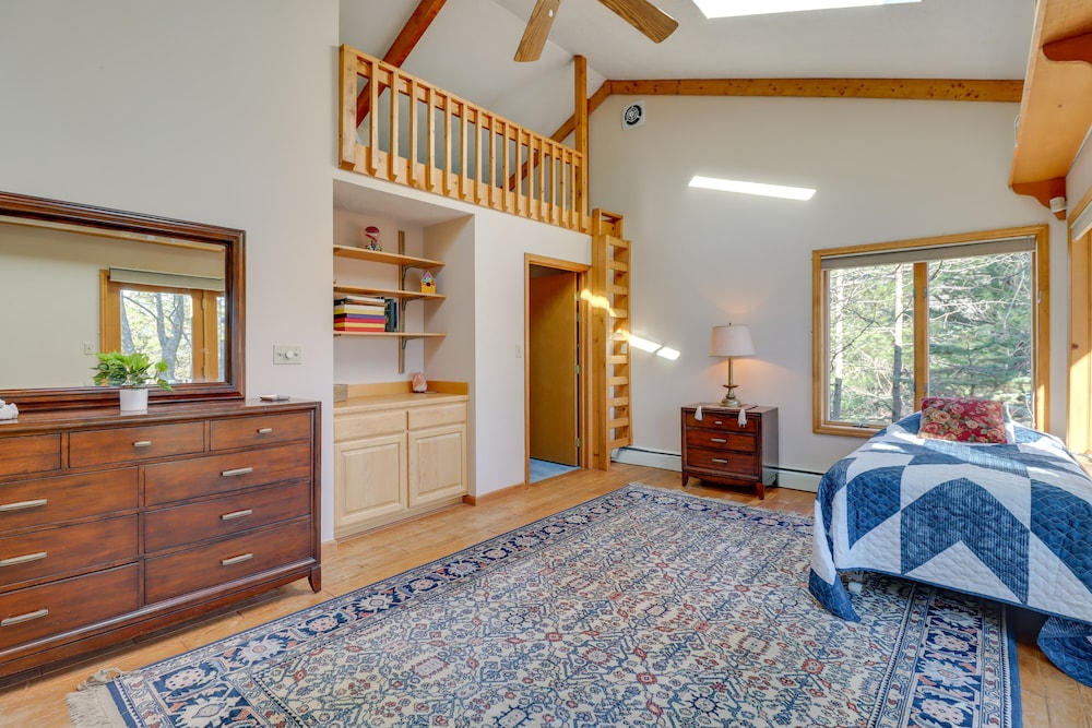 Near Skiing: Lakefront Gem w/ Kayaks in Long Pond view 4