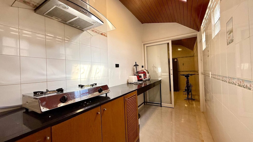 Valley 41 - 2 bdr Private Villa Near Phuket Town