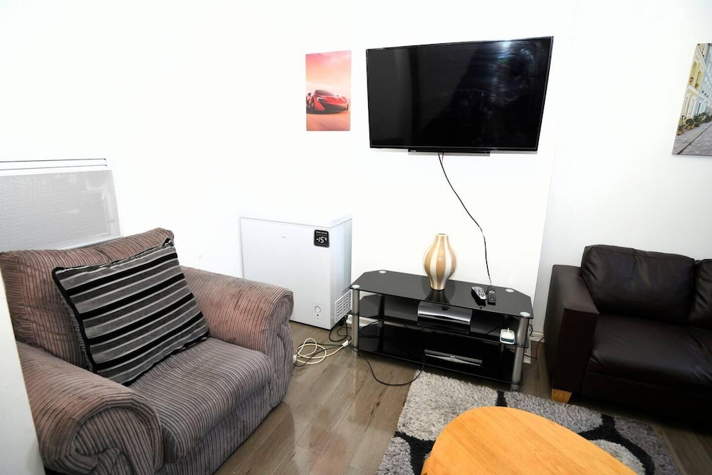 3-beds House in Manchester for up to 6 People view 3