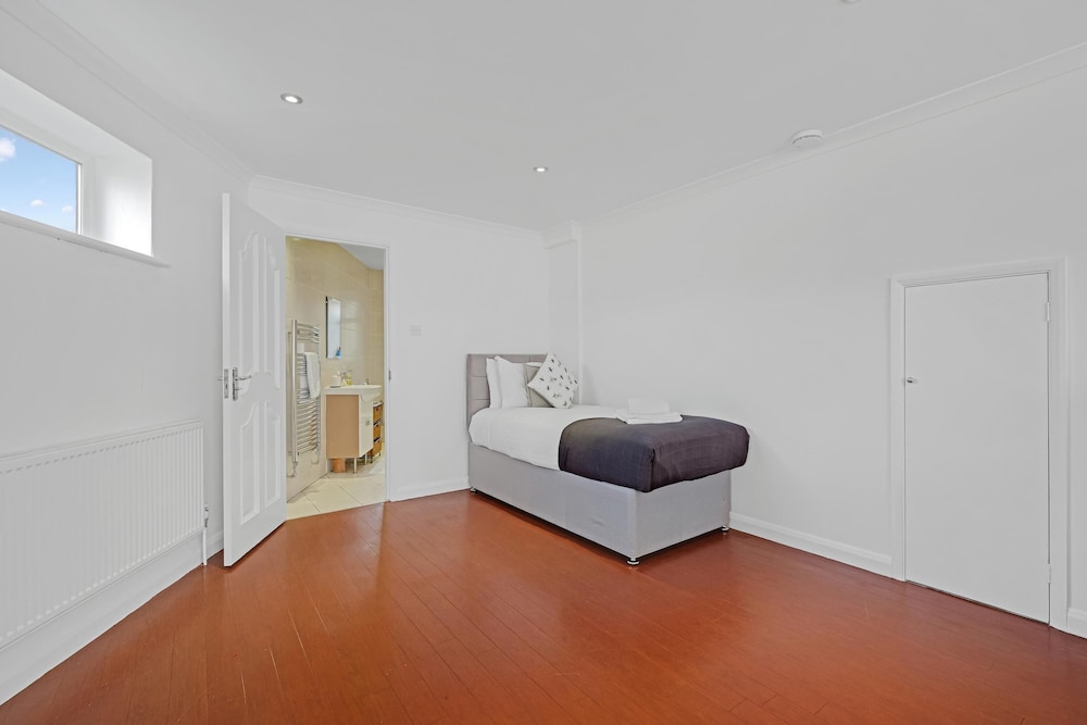 Heathrow Living St Annes Svcs Hse 5 BDRM view 4