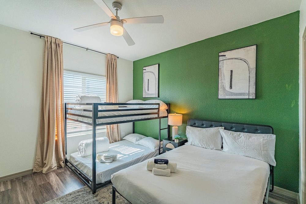 ROVE LIVING/KL - Cardinal 95
