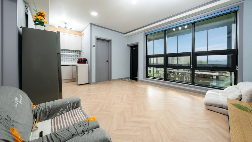 Jigeum Yeosu Ocean View Pension