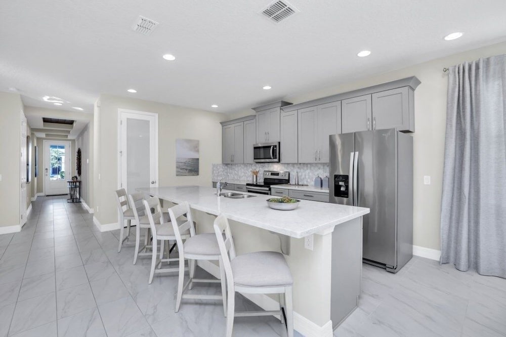 Florida Garden Luxury Home With Private Pool & Spa 6 Bedroom Villa