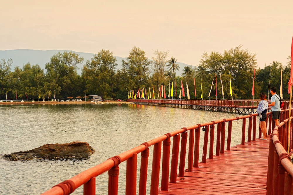 Nataya Roundhouse Coral Bay Resort and Spa