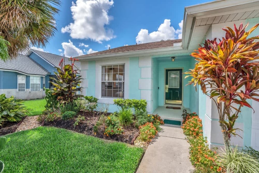 Minutes From Disney Themed 2 Bd Villa With Private Pool
