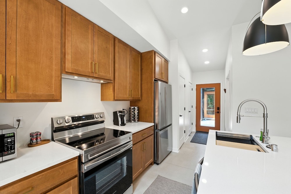 500 House - Unit C 1 Bedroom Townhouse
