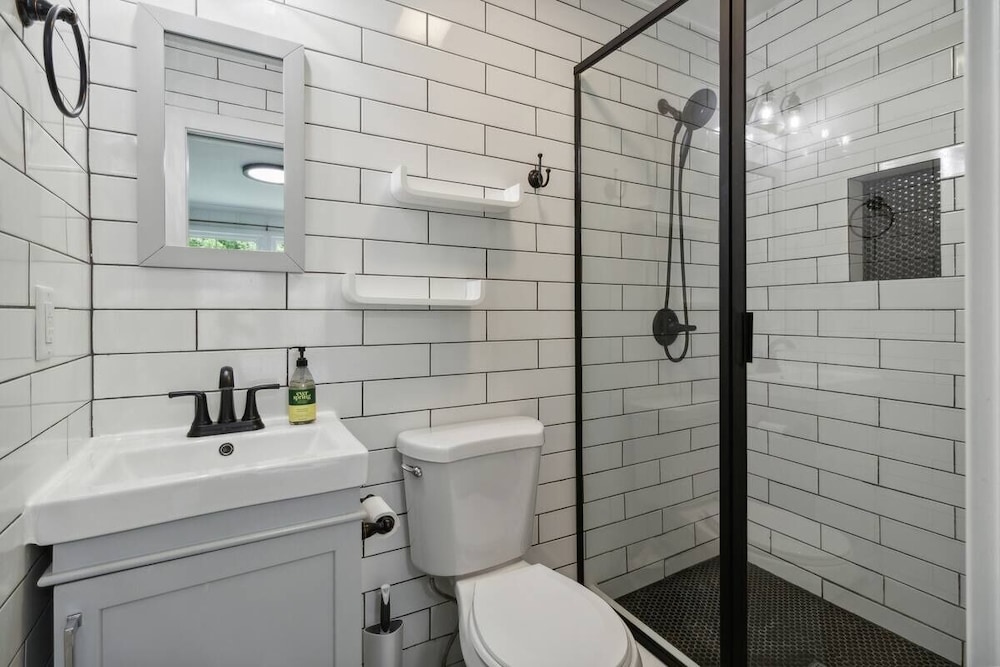 Chic Retreat Near Downtown Nashville 3 Bedroom Home by RedAwning