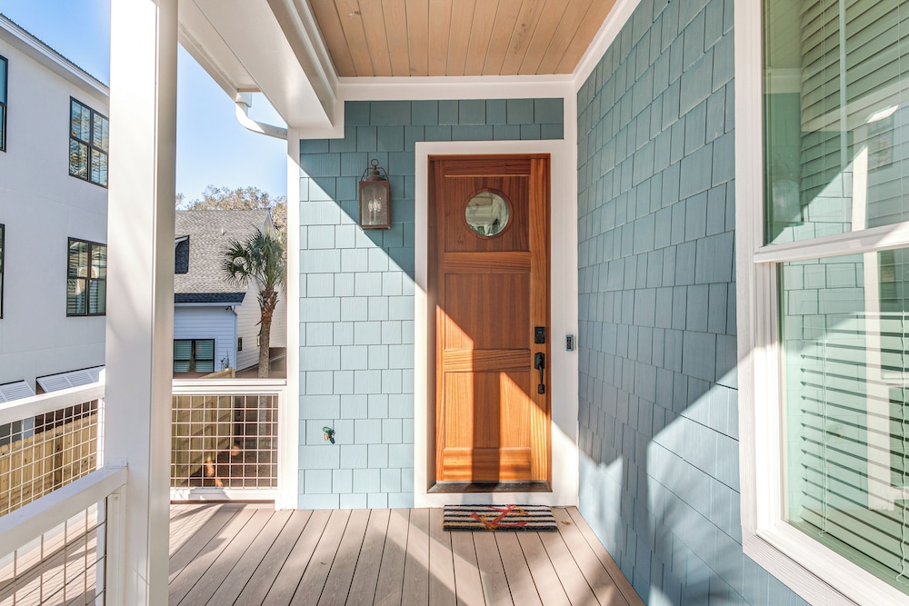 Walk to Public Beach: Hideaway in St Simons Island