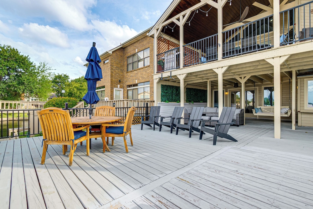 Private Boat Dock & Slip: Luxe Lake Conroe Gem!