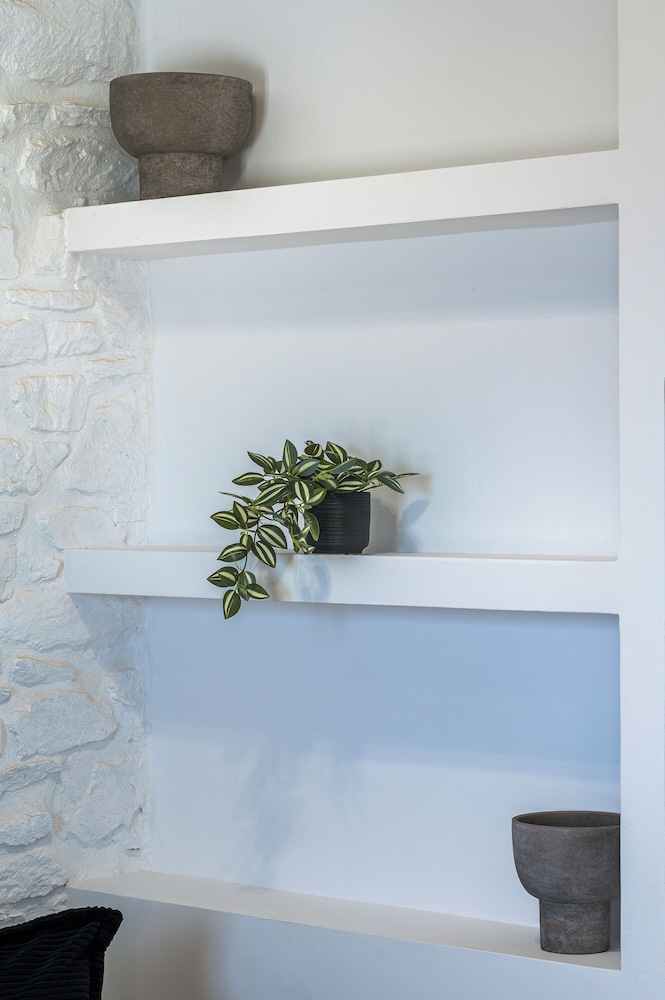 Helios Apartment by A&A Residencies