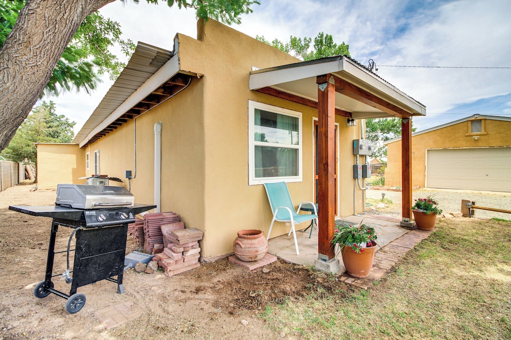 4 Mi to Rio Grande: Bosque Farms Home w/ Patio!