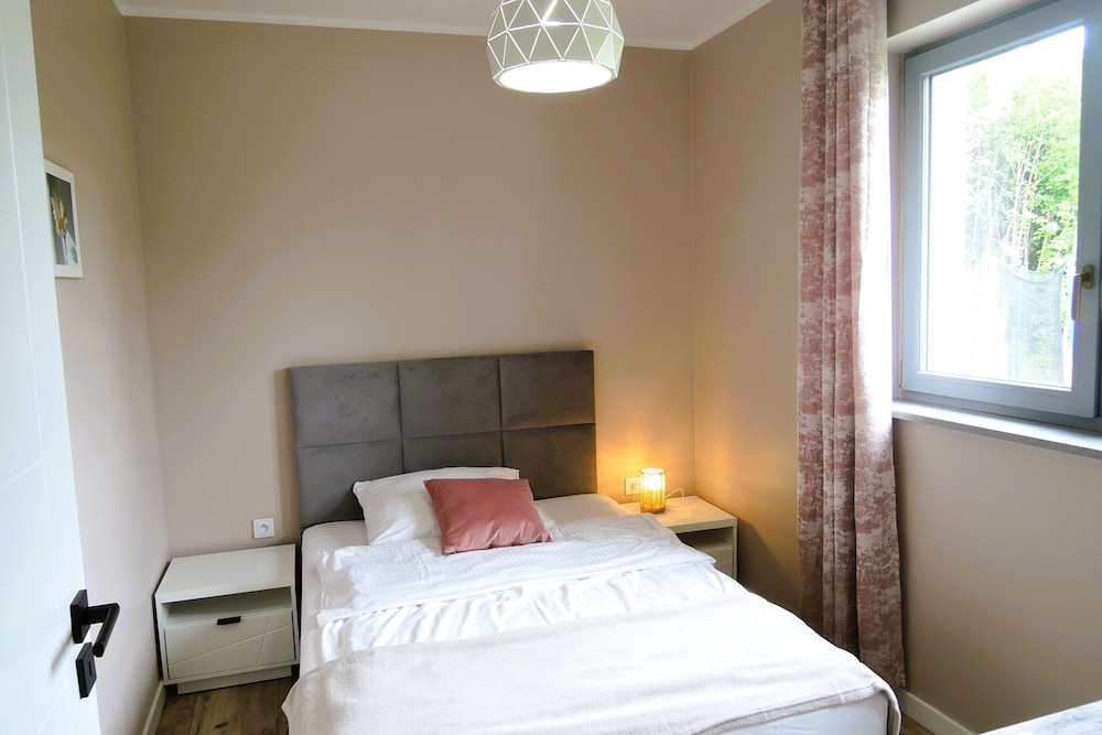 New, Large Holiday Home for 10 People