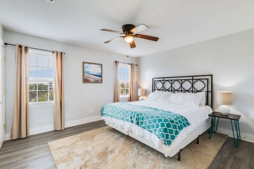 Sel De Vie 6 BR Sleeps 18 dog Friendly