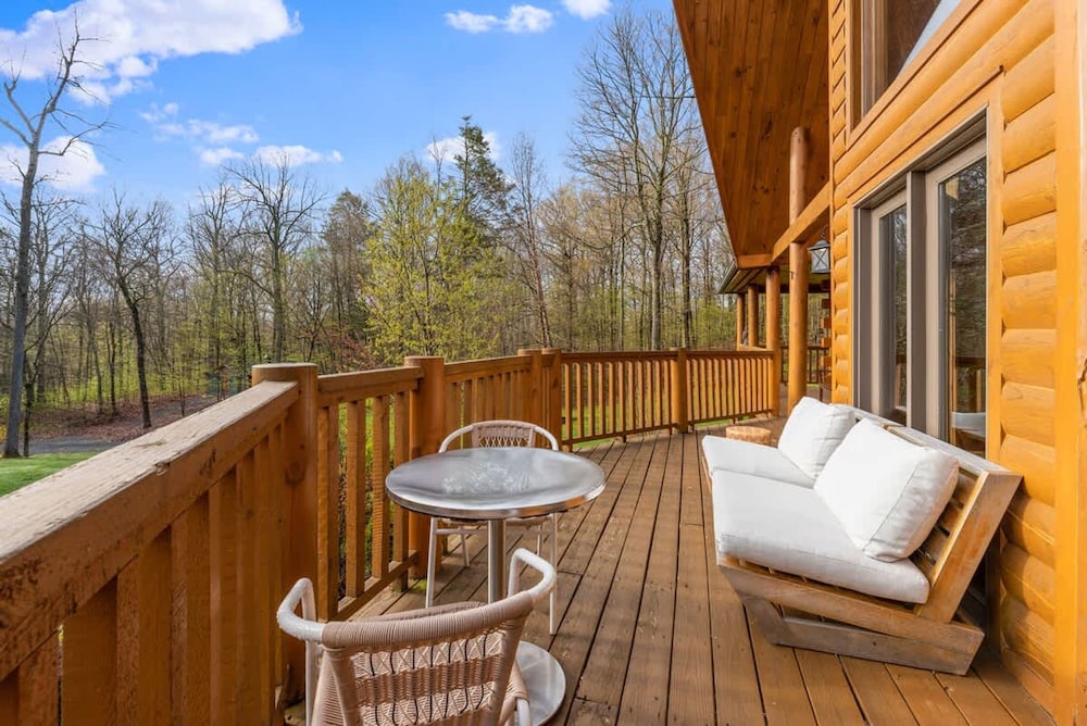 Luxury Private Estate w Pool Near Rhinebeck