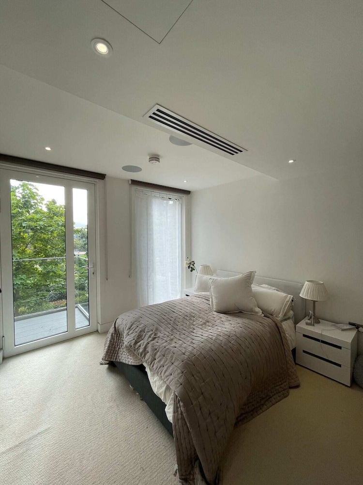 Chic 1BD Flat by the River Thames - Fulham!