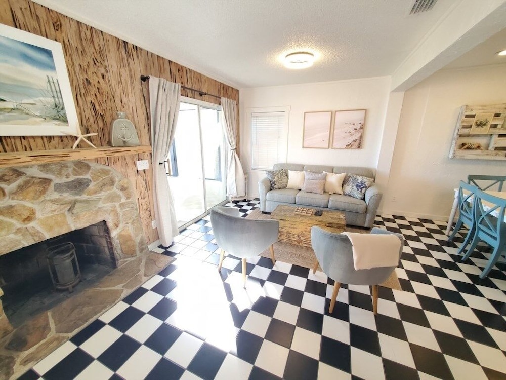 Coastal Bliss - Oceanfront Home 3 Bedroom Home