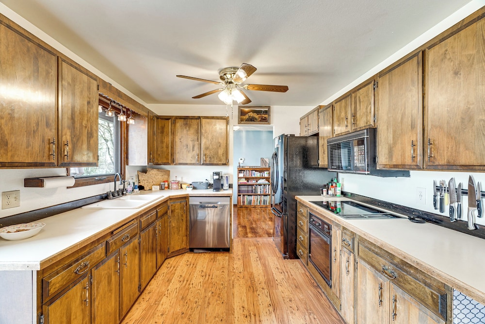 On-site Access to Spokane River: Home w/ Fire Pit!