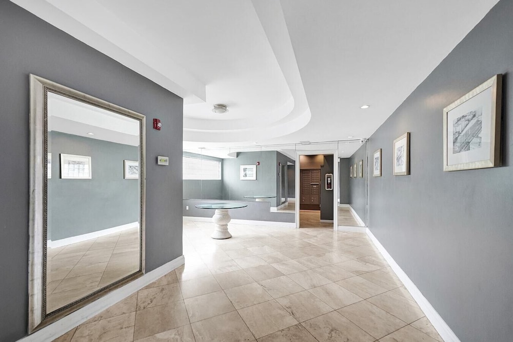 Ocean Dr 1BR Miami Beach Getaway