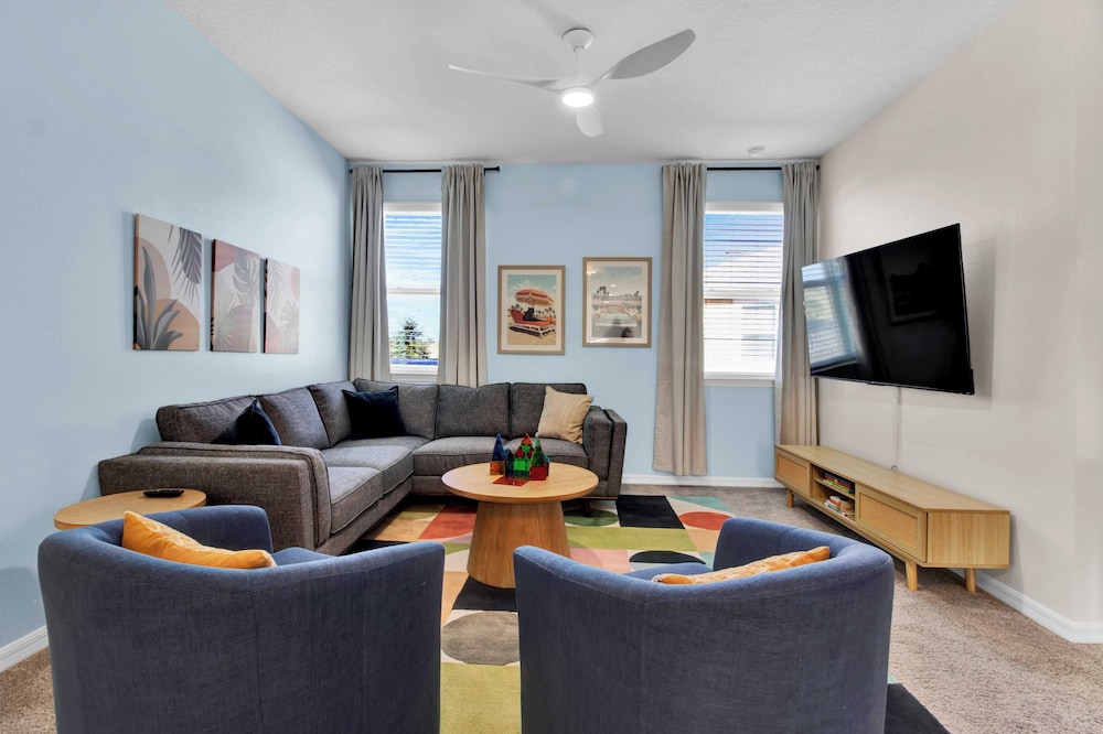 Sleeps 20! 9bdr, Star Wars-themed Game Room, Pool, Hot Tub Nassau by Avantstay