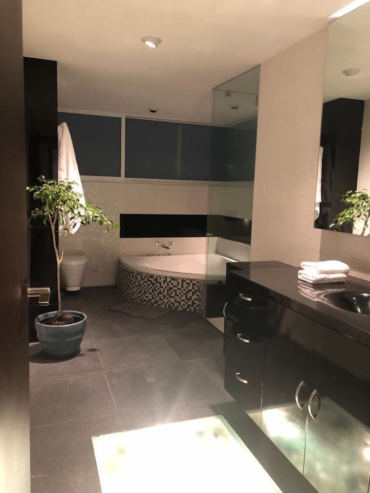 Masaryk Spacious & Modern apt w-Terrace photo 3