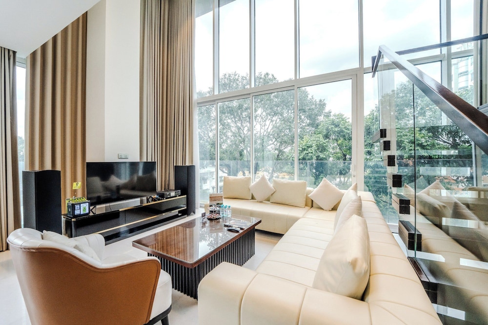 Serenity Luxury Private Pool Villas - Free One Way Airport Shuttle