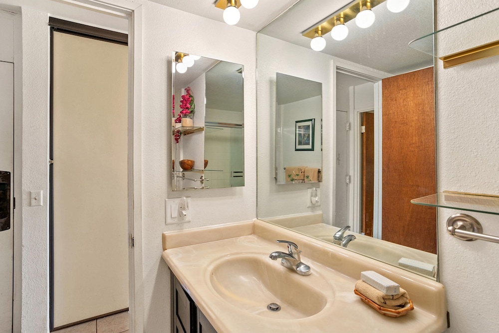 Maui Vista 3-102 - Updated, Ground Level, Steps to the Pool, Walk to Everything!