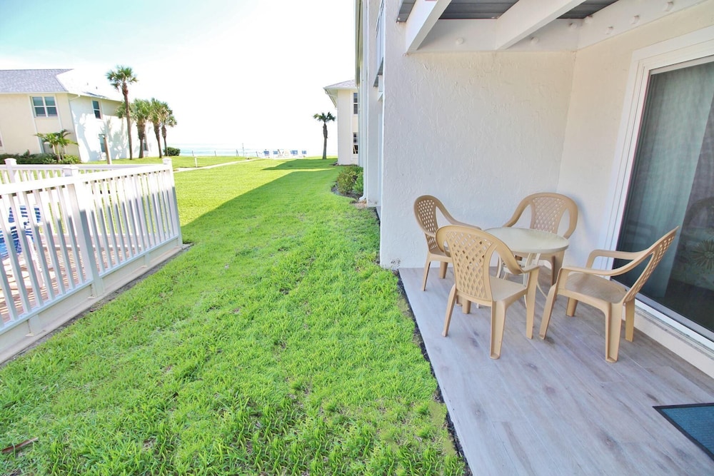 Colony Beach Club 120